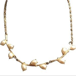 Sarah Coventry Pearl and Gold metal Bud Necklace.